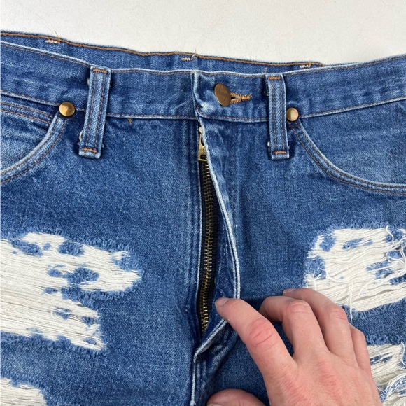 Wrangler Distressed Cutoff Denim Jean Shorts - Picture 7 of 8